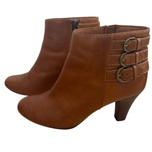 Clarks Tan Ankle Boots with Triple Buckle Women’s Size 7